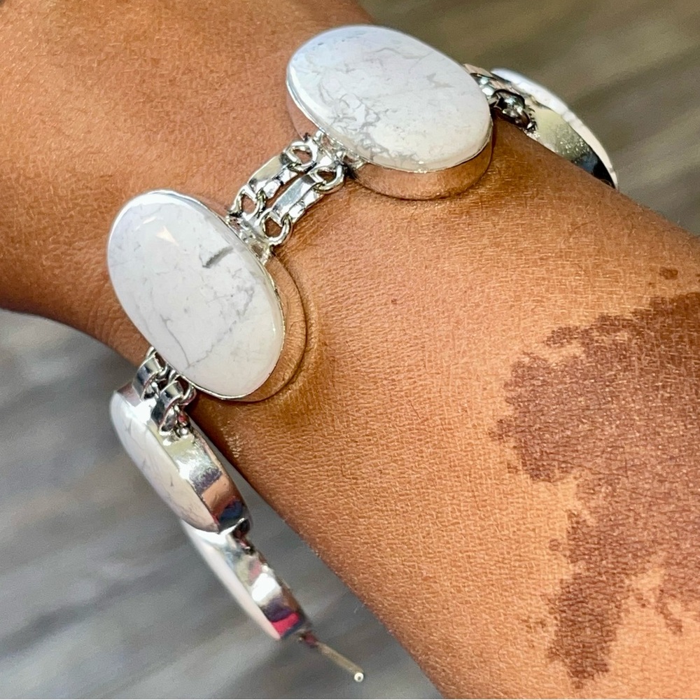 Grey & White Howlite Magnesite Bracelet 7 1/2” - 8 1/2”